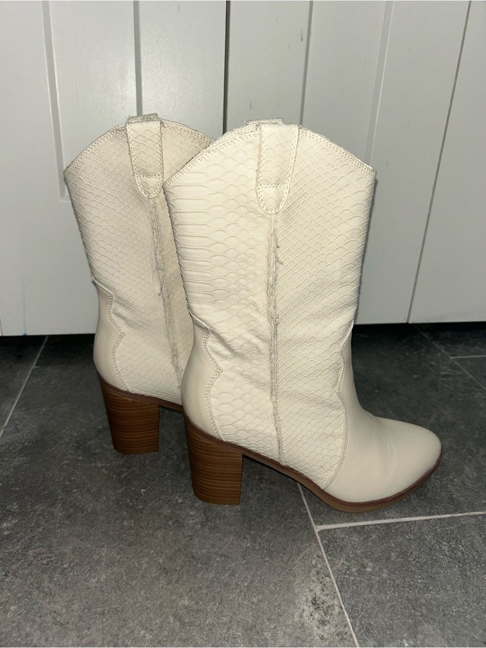 Never Worm Mia Women's Cream Western Block Heel Boots